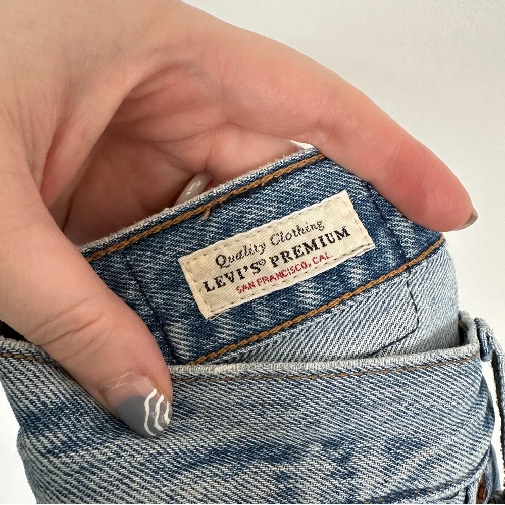 Levi’s • 501 Distressed Cut Off Denim Shorts - Picture 8 of 10
